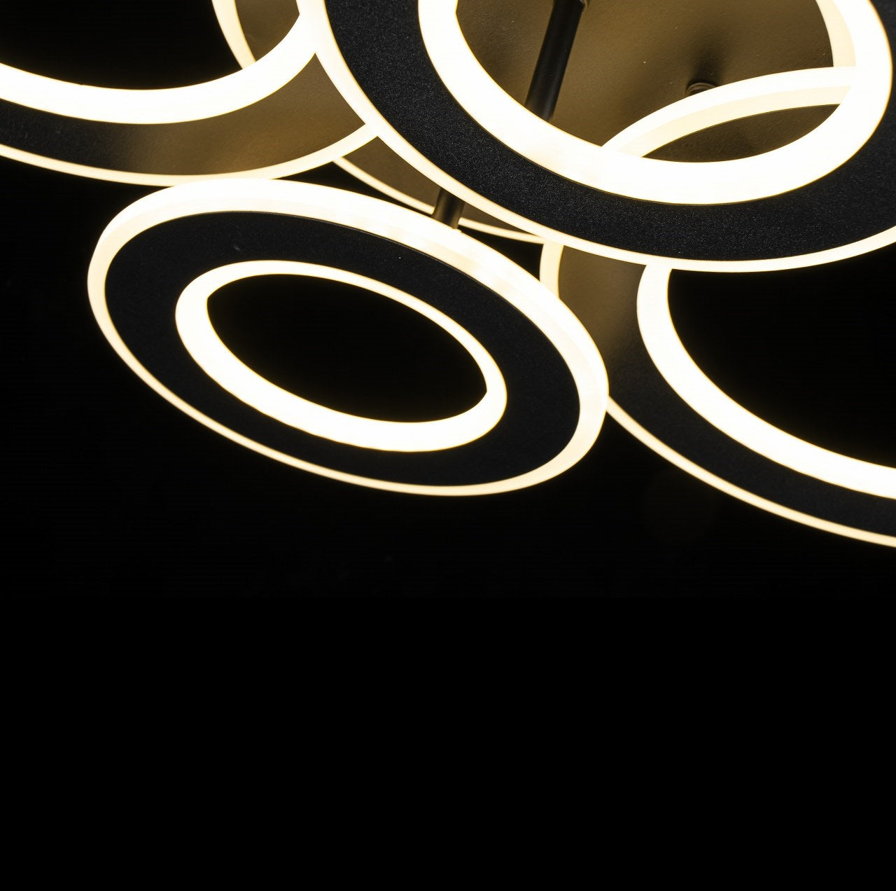 Lampara de 4 aros CCT Regulable Negro