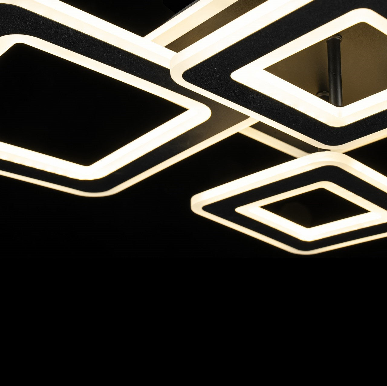 Lámpara de techo con 4 LEDS Negro